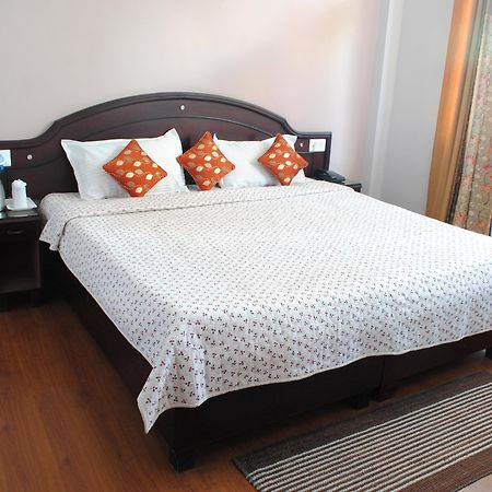 Clarks Inn Binsar Extérieur photo