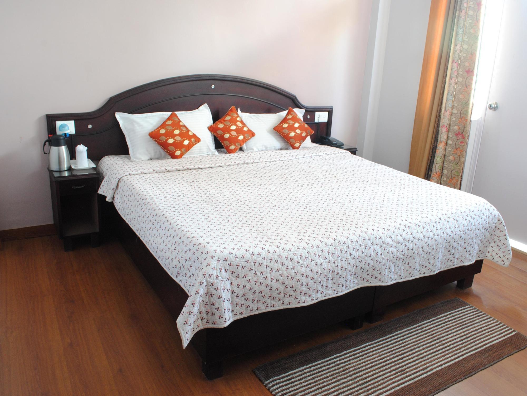 Clarks Inn Binsar Extérieur photo