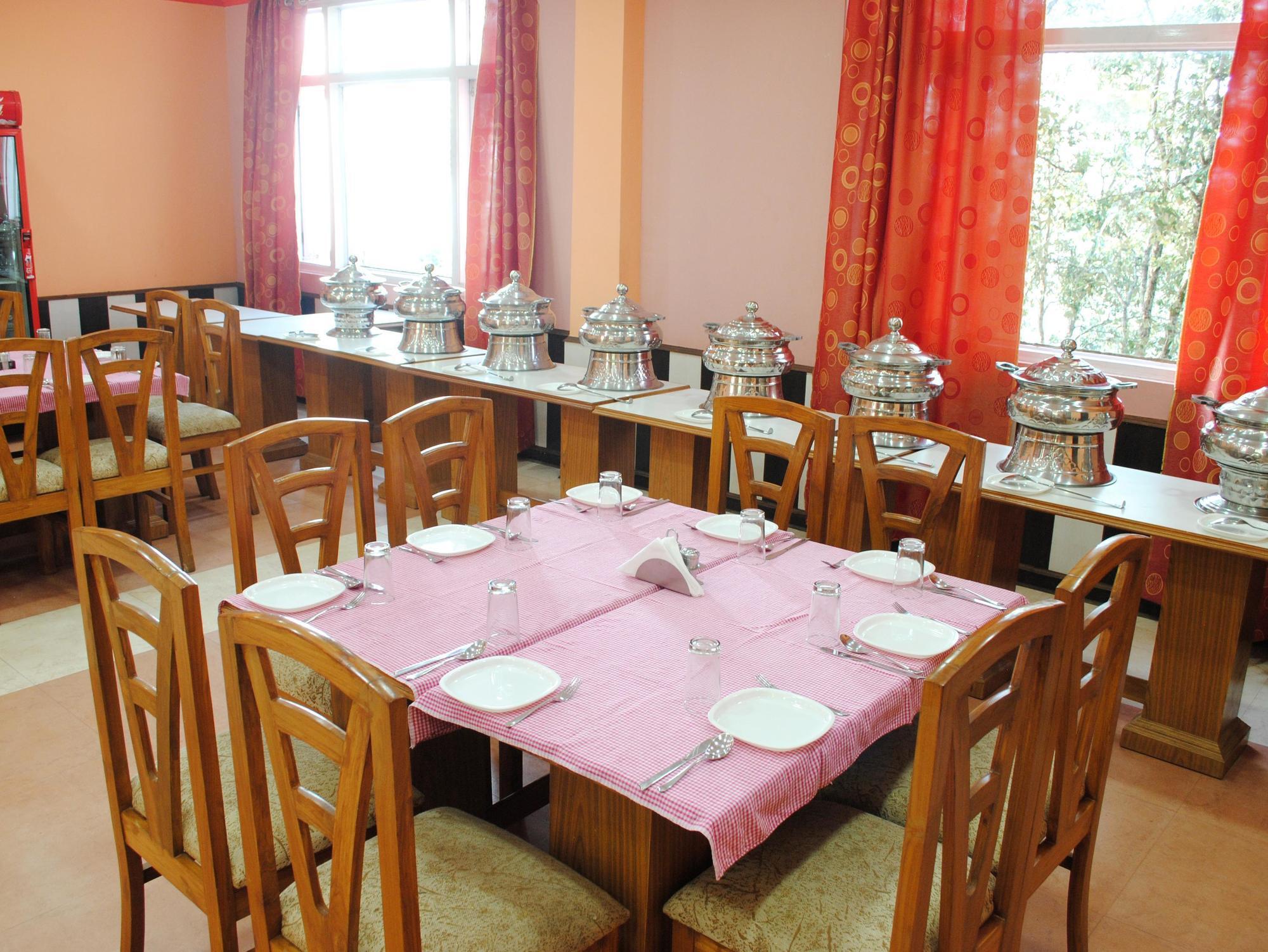 Clarks Inn Binsar Extérieur photo