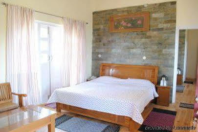 Clarks Inn Binsar Extérieur photo